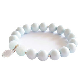 Gaiši zilu pērļu rokassprādze